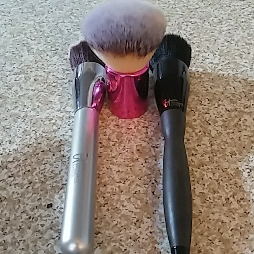 3 It cosmetic brushes